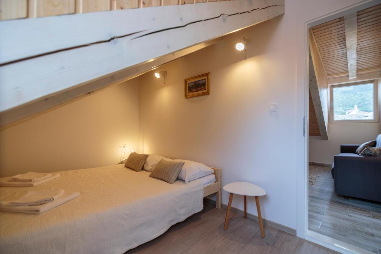 Apartments Bepi Komiza Bagian luar foto